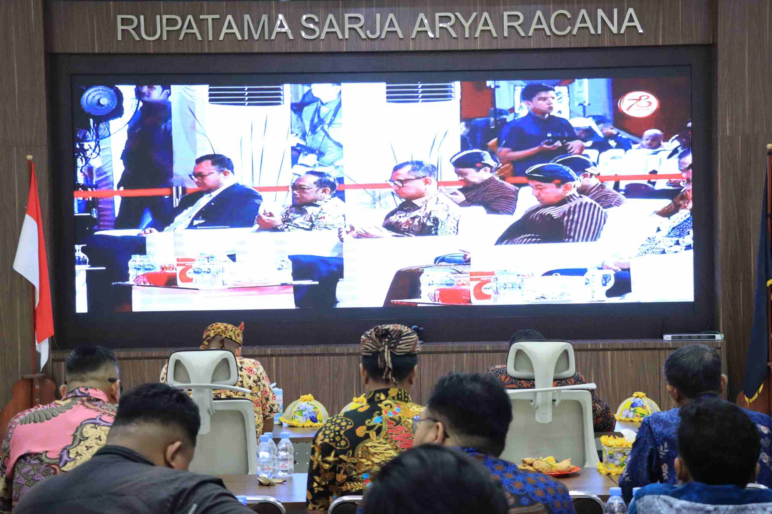 Polres Gresik Gelar Nobar Wayang Kulit di Hari Bhayangkara ke-78