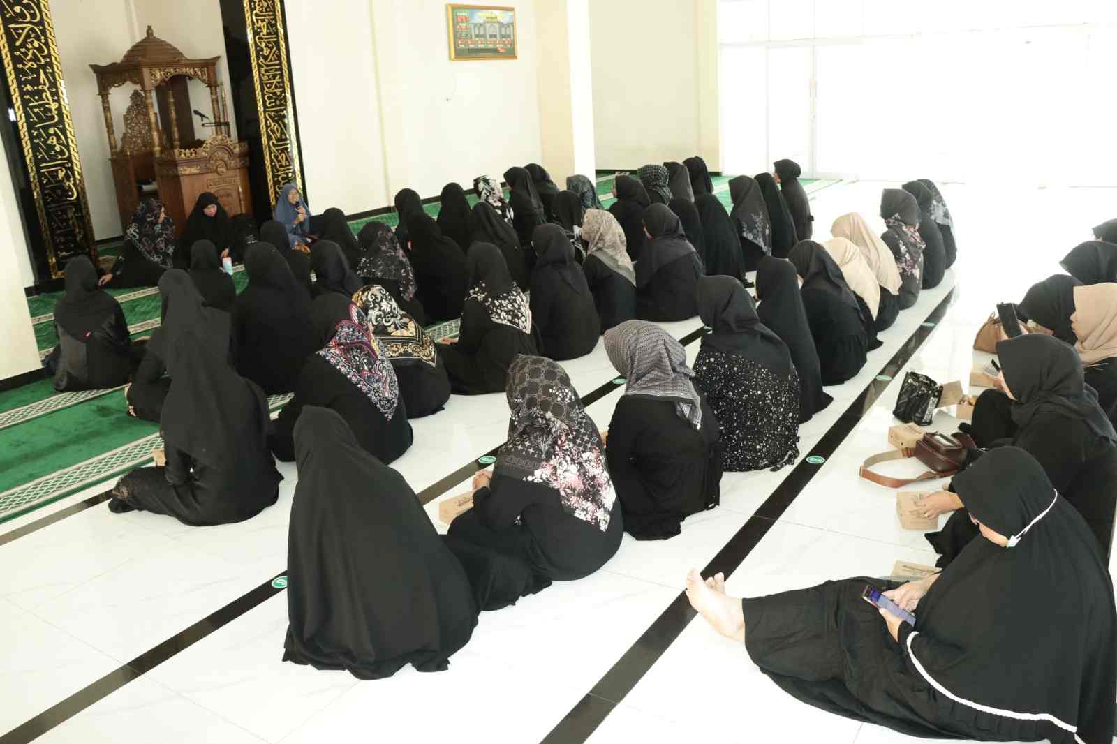 Perkuat Keimanan, Polres Gresik Gelar Ngaji Bareng Ustadzah Marwa