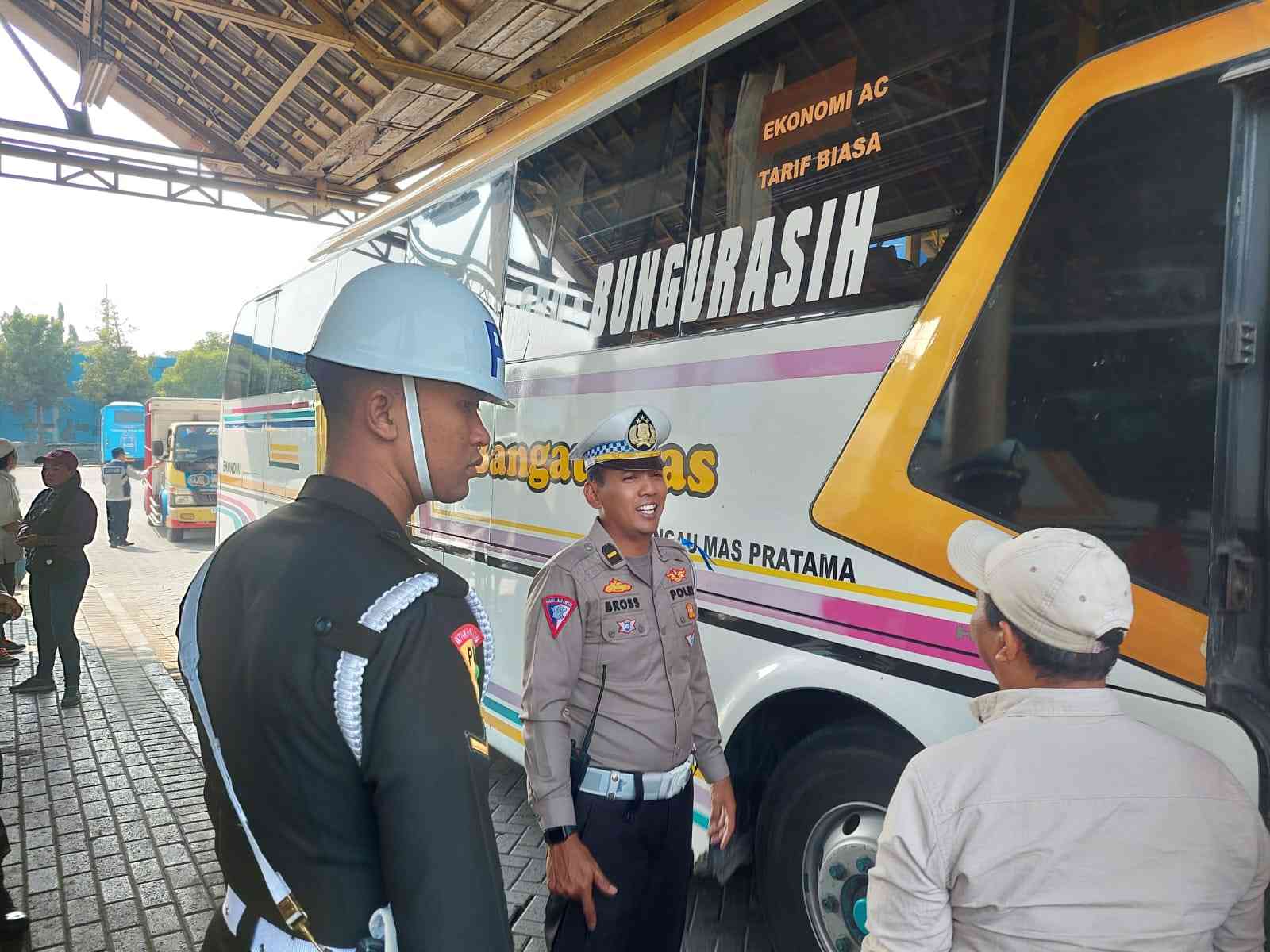 Ops Patuh Semeru 2024, Satlantas Gresik Gencarkan Himbauan Keselamatan di Terminal Bunder