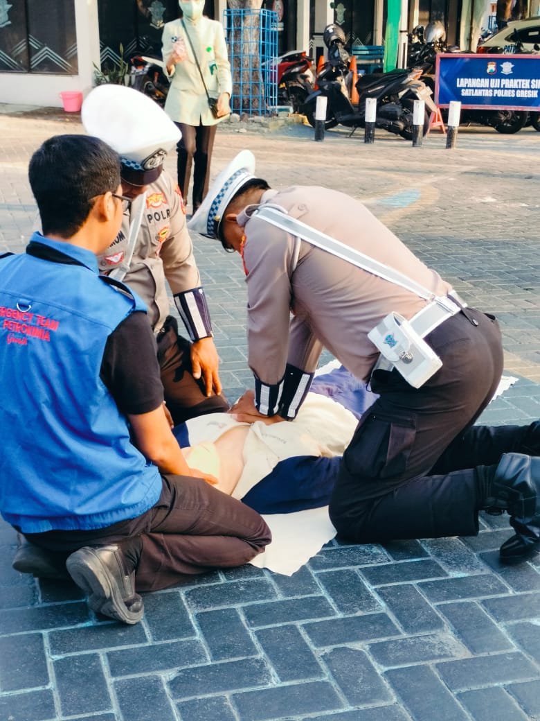 Satlantas Polres Gresik dan Rumah Sakit Petrokimia Gresik Gelar Pelatihan PPGD