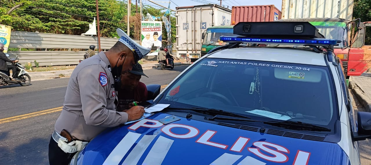 Operasi Zebra Semeru 2024, Polisi Gresik Tindak Pelanggaran Lalu Lintas