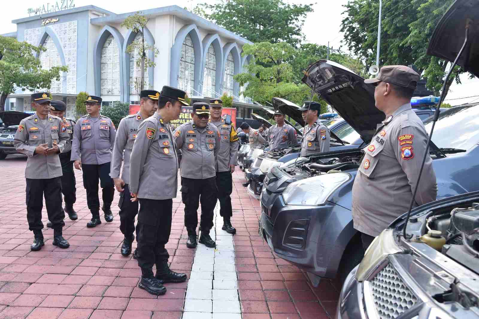 Pengecekan Kendaraan Dinas dan Almatsus di Polres Gresik: Jamin Kesiapan Operasi Mantap Praja 2024