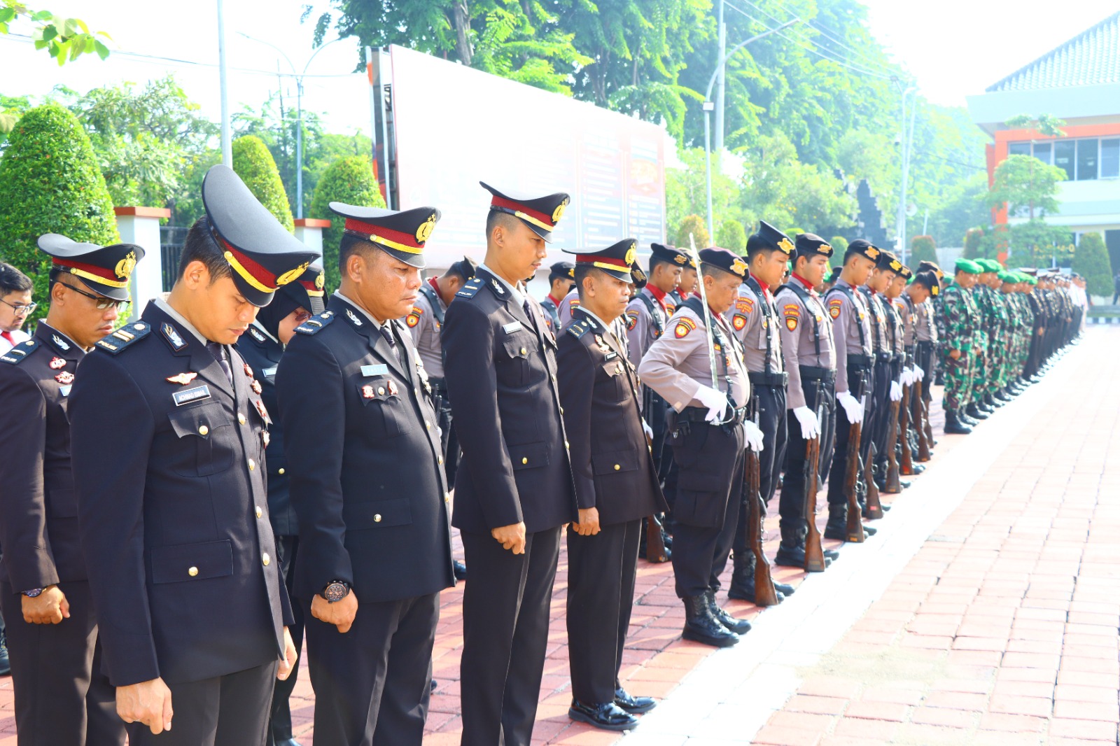 Khusyuk Upacara Peringatan Hari Pahlawan Nasional 2024 di Mapolres Gresik