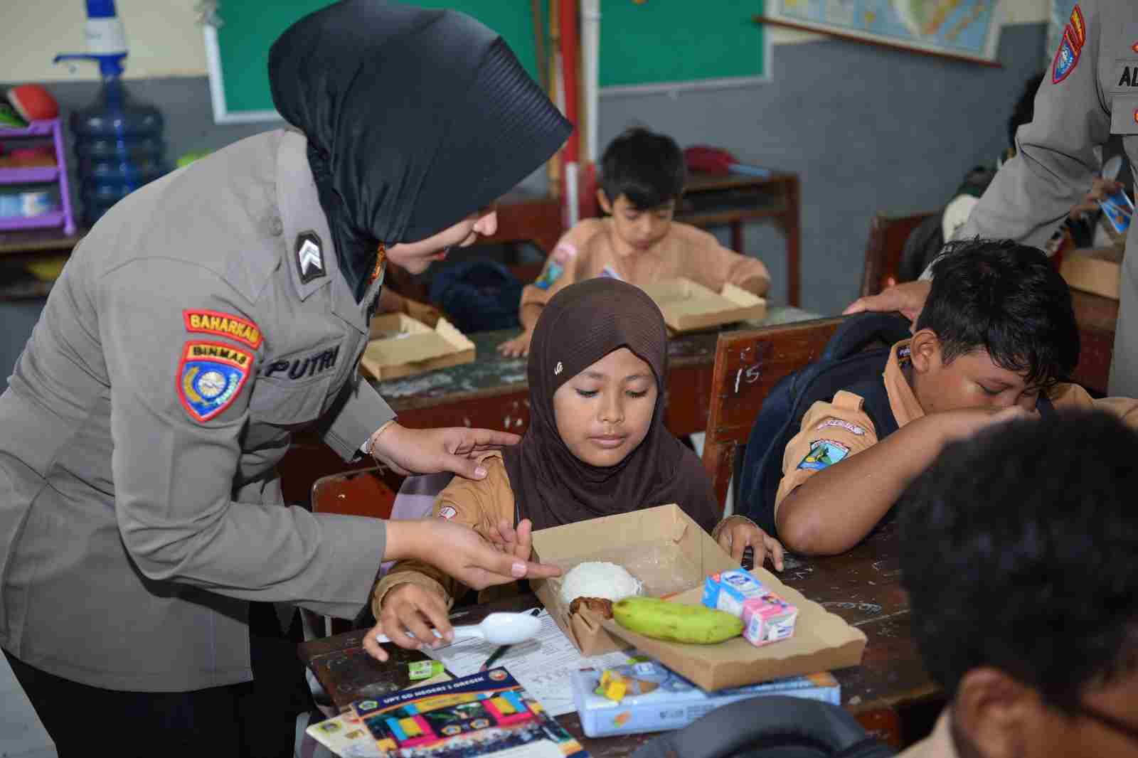 Langkah Awal Polres Gresik Sosialisasikan Program Makan Bergizi Gratis di SD Bedilan