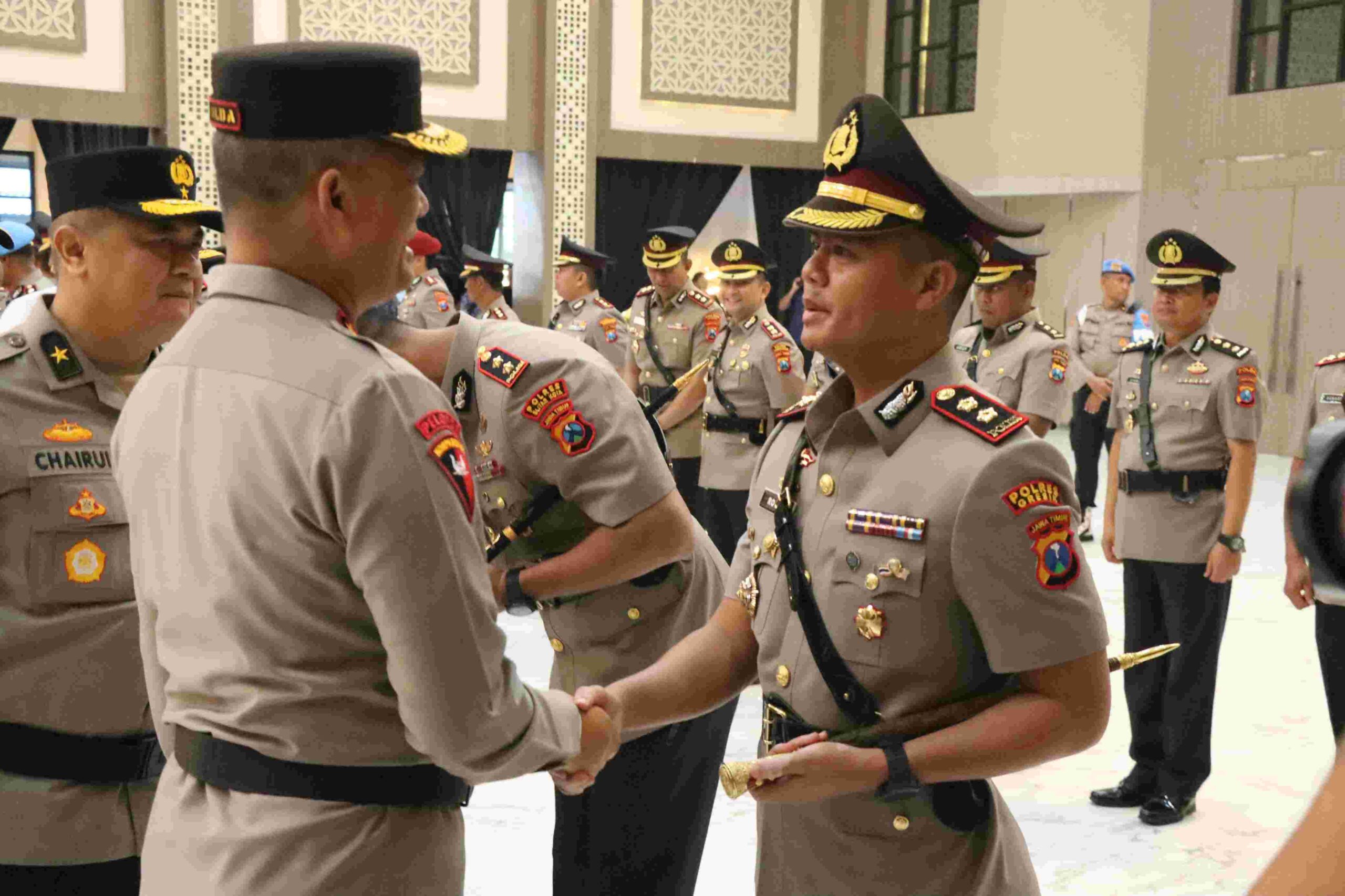 Sertijab Kapolres Gresik: Tongkat Komando dari AKBP Arief Kurniawan Beralih ke AKBP Rovan Richard Mahenu
