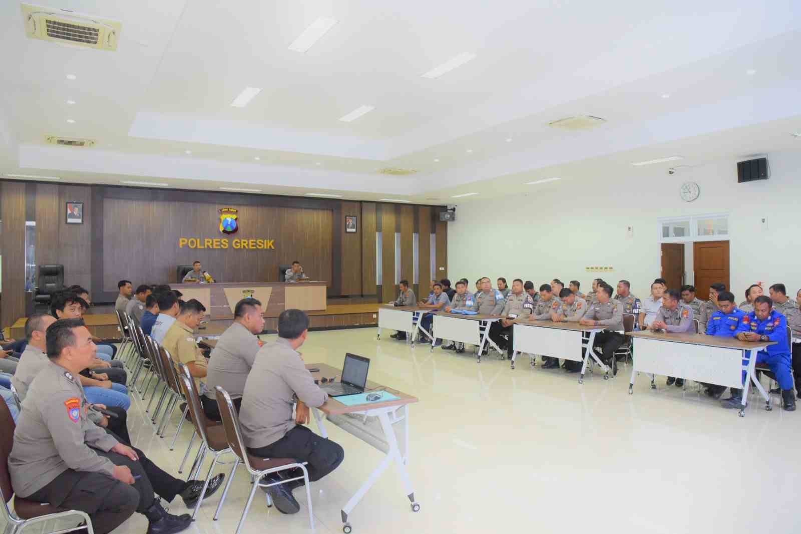 Wakapolres Gresik Kompol Danu Tegaskan Peran Strategis Bhabinkamtibmas di Awal Tahun 2025