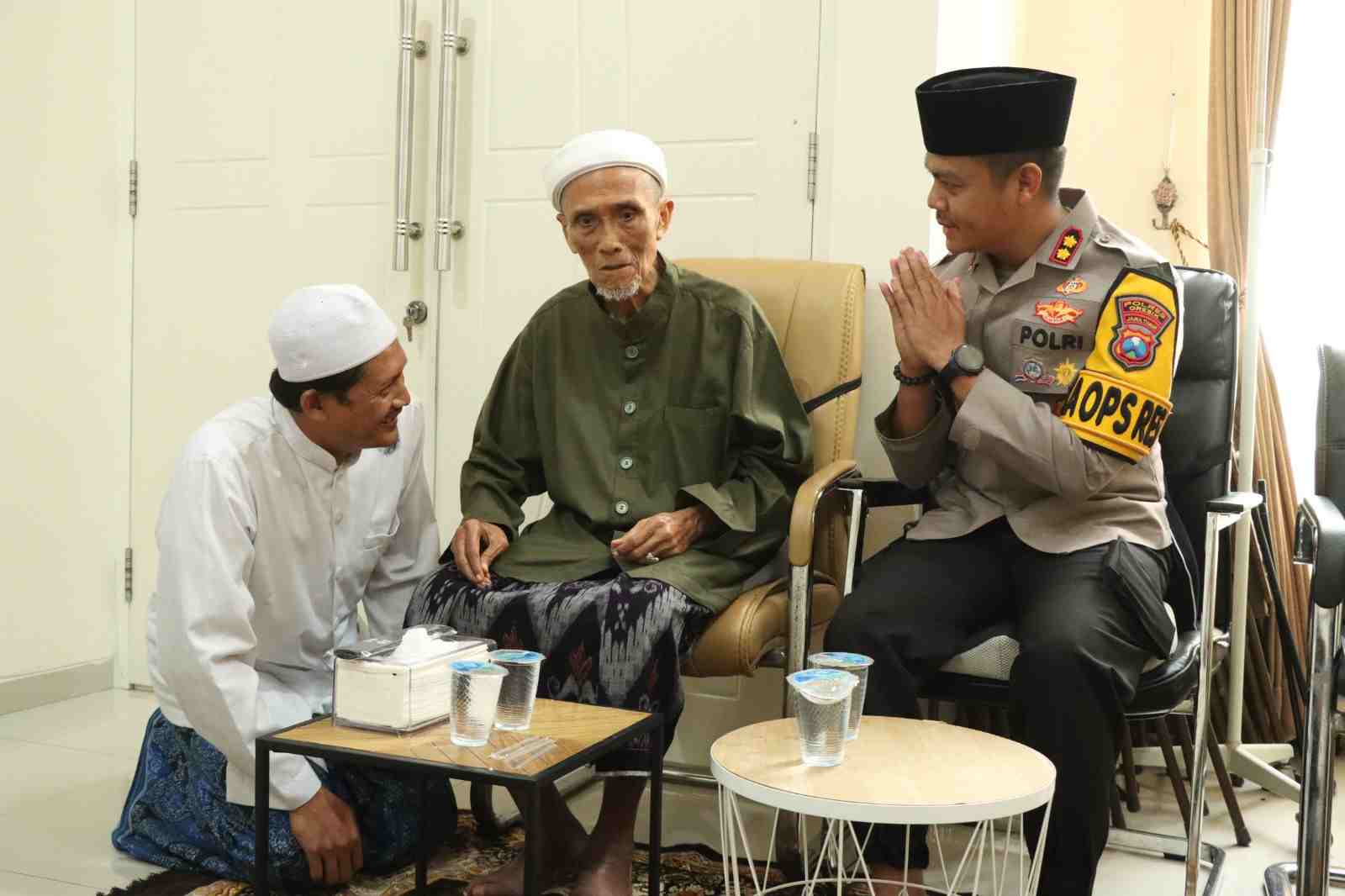 Perkuat Sinergitas bersama Tokoh Agama, Kapolres Gresik Silaturahmi ke Ponpes Mambaus Sholihin