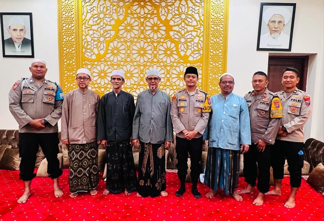 Kapolres Gresik Silaturrahmi ke Kediaman Habib Abu Bakar Bin Muhammad Bin Umar Assegaf
