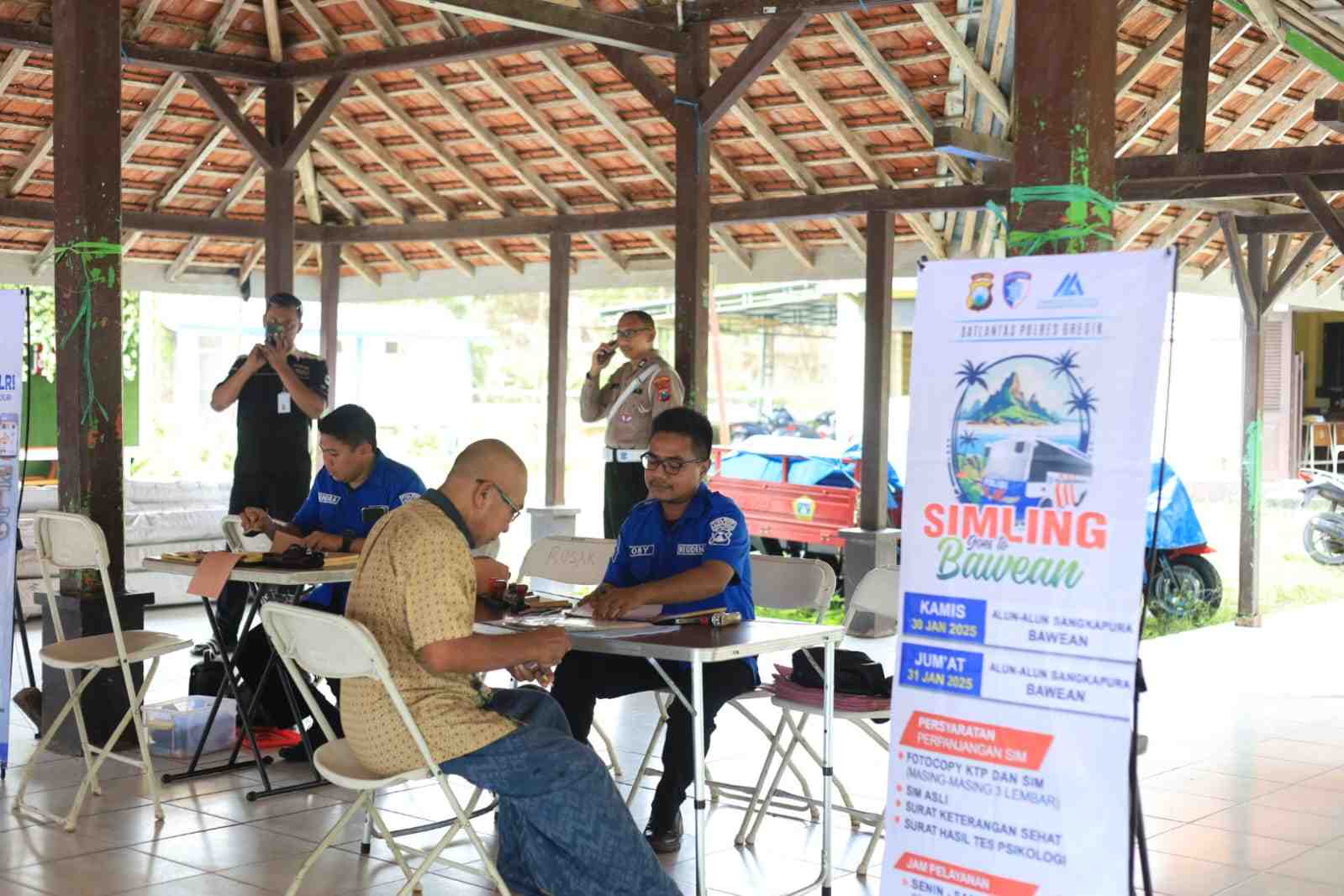Polres Gresik Berikan Layanan Prima untuk Masyarakat Bawean, Kirim Layanan Bus SIM Keliling