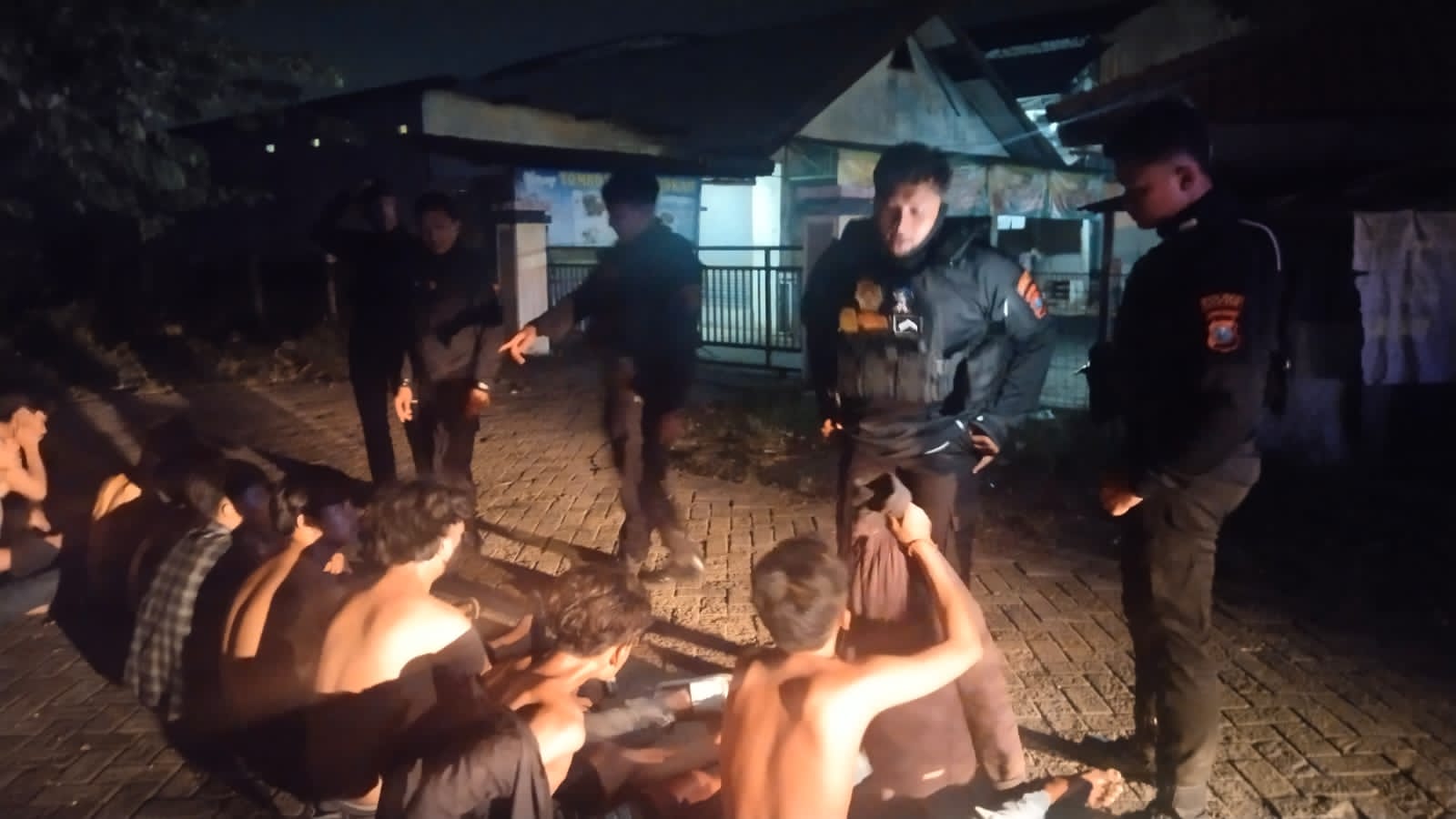 Raimas Kalamunyeng Sat Samapta Polres Gresik Gelar Patroli Malam, Gangster di Driyorejo Diamankan Saat Kabur