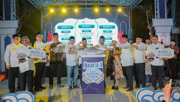 Tradisi Pasar Bandeng dalam Kontes Bandeng Kawak 2025 di Gresik