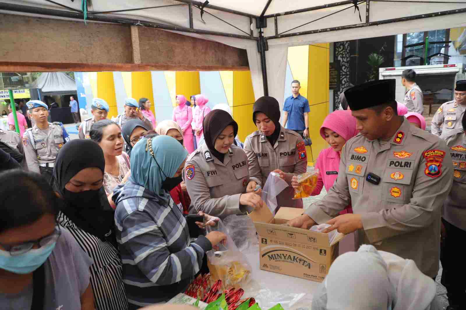 Ramadhan Berkah Polres Kediri Gelar Bazar Murah Masyarakat Sumringah