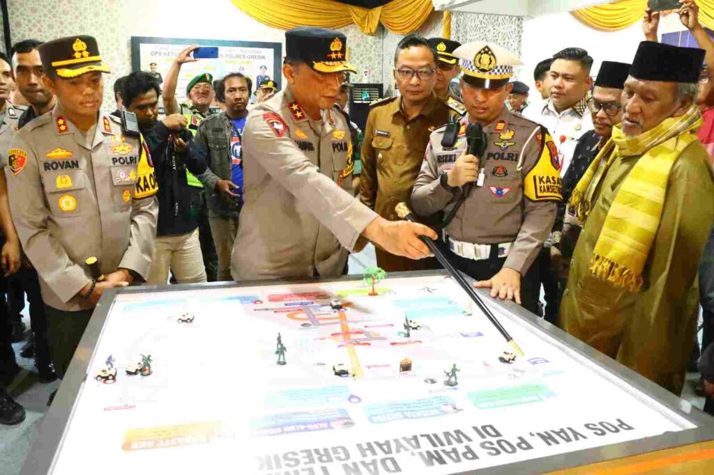 Kapolda Jatim Tinjau Pos Pelayanan Mudik Lebaran di Bunder Gresik