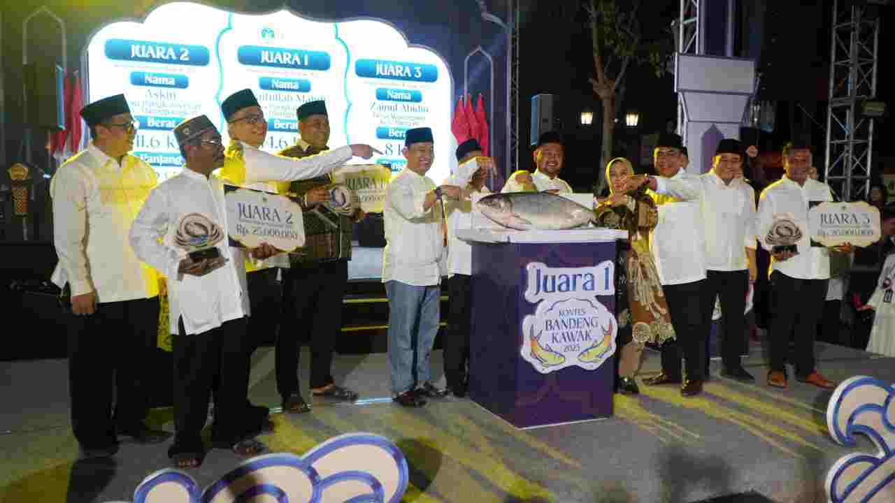 Tradisi Kontes dan Lelang Bandeng Kawak 2025 di Gresik Berlangsung Meriah dan Kondusif