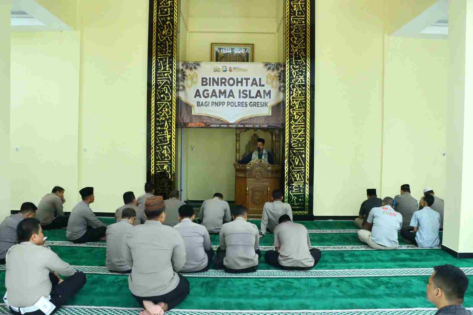 Pupuk Keimanan Personel dalam Menjalankan Tugas, Polres Gresik Gelar Binrohtal