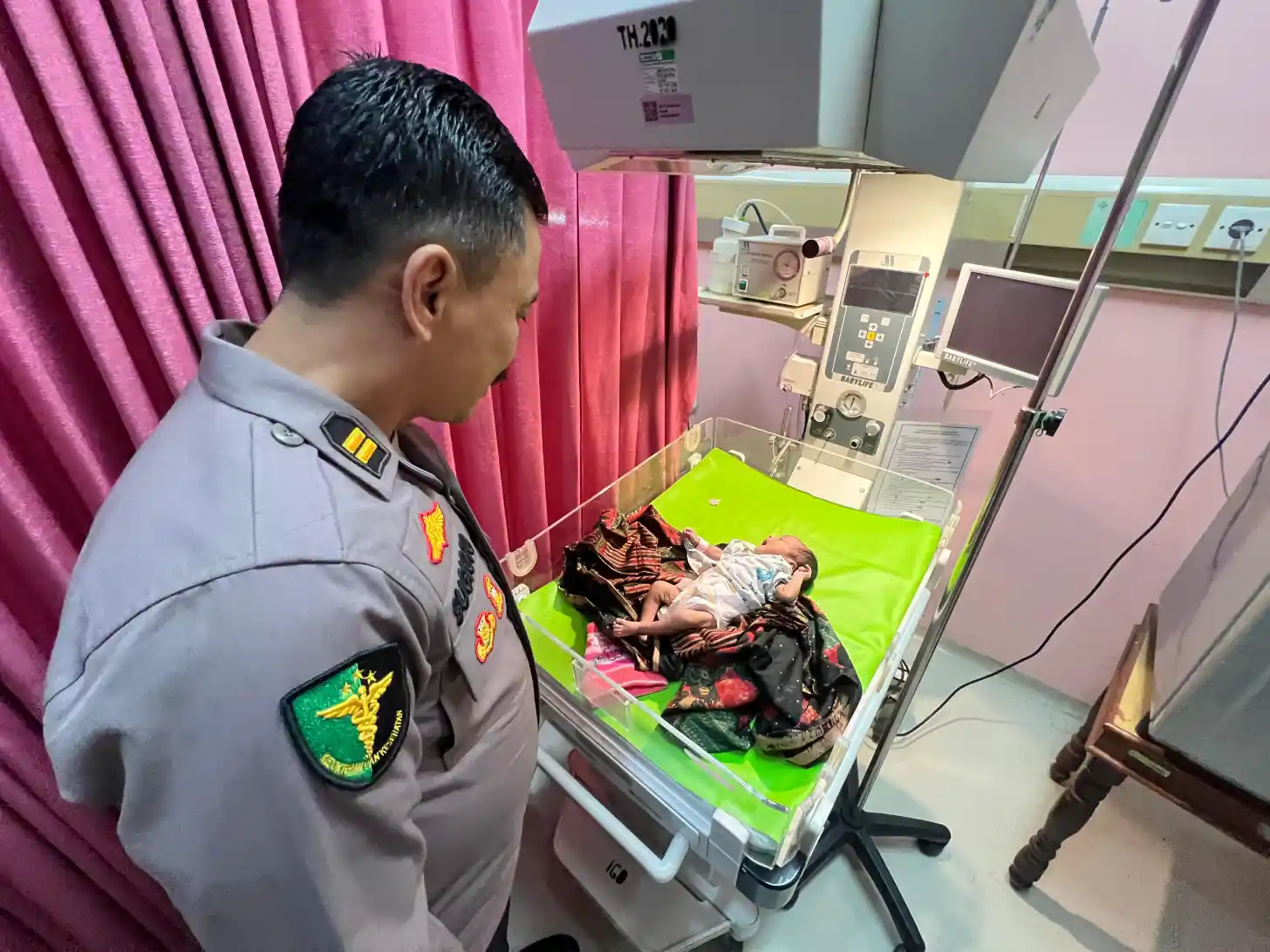 Bayi di Gresik Sakit Keluarga Tak Mampu Berobat, Kapolres Turun Tangan