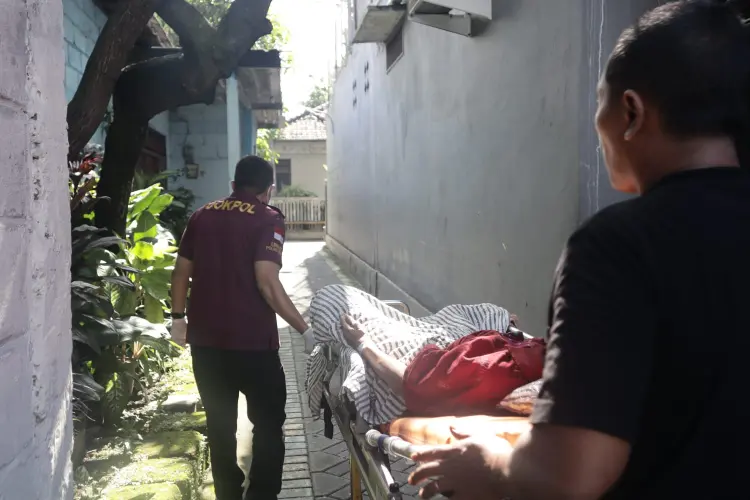 Warga Kebomas Pulang dari Rumah Sakit dengan Ambulan Gratis Polres Gresik, Wujud Nyata Kepedulian