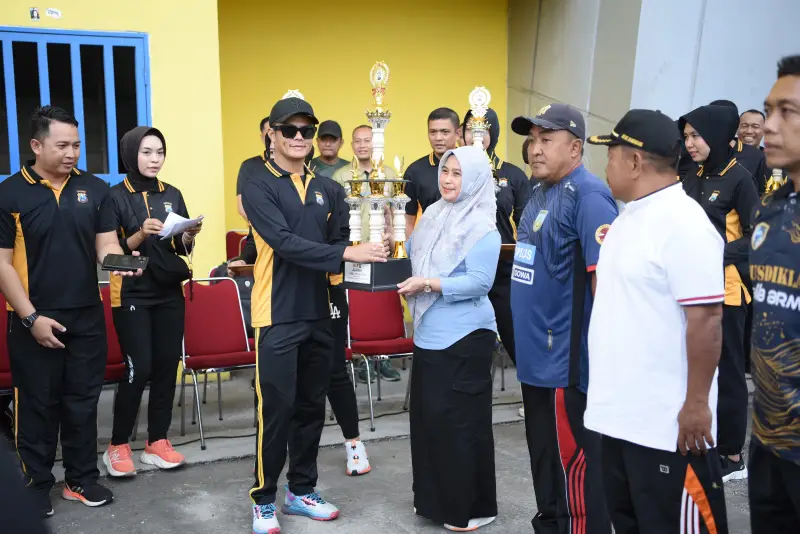Olahraga Bersama di Stadion Gejos Meriahkan Hari Bhayangkara ke-79 Polres Gresik: Perkuat Sinergi dan Kebersamaan