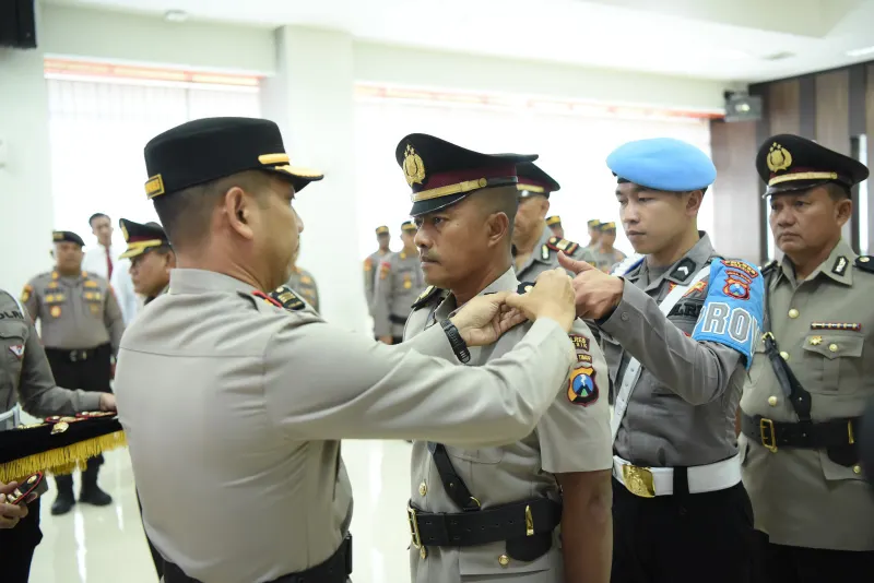 Polres Gresik Gelar Sertijab, Wakapolres Tekankan Profesionalisme dan Dedikasi Pelayanan