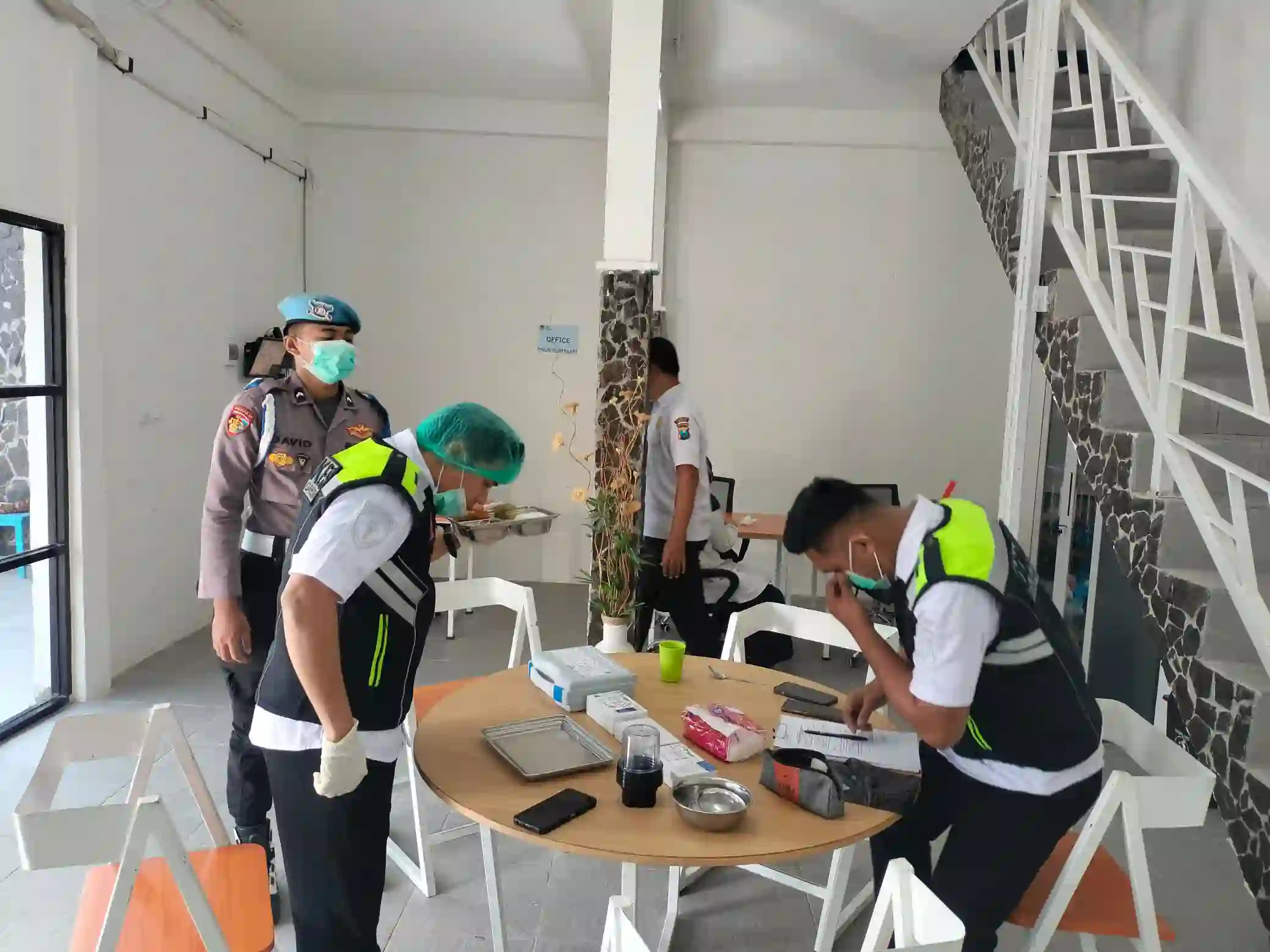 Dukung Pemenuhan Gizi, Polres Gresik Lakukan Pemeriksaan Keamanan Pangan di SPPG Kemala Bhayangkari