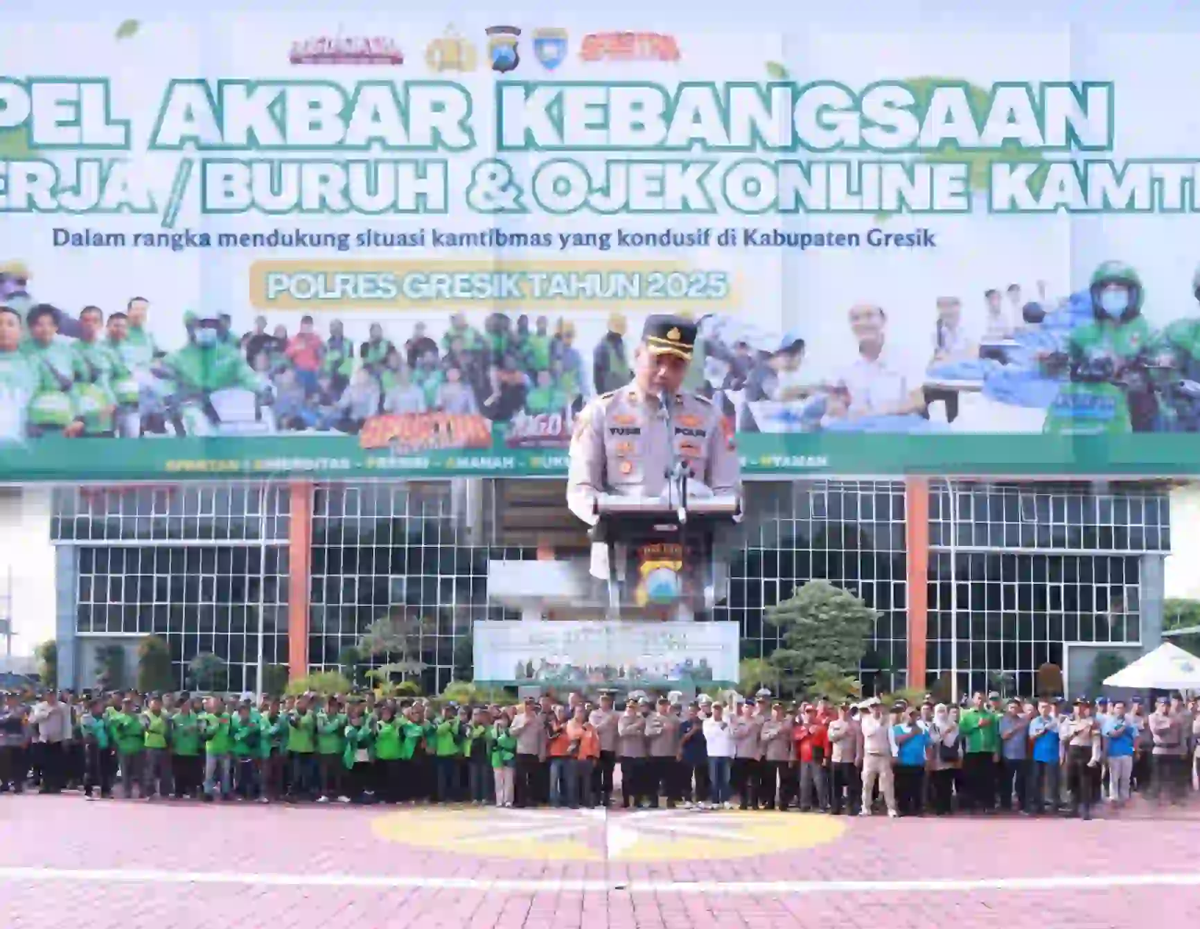 Perkuat Persatuan, Polres Gresik Gandeng Buruh dan Ojek Online dalam Apel Kebangsaan