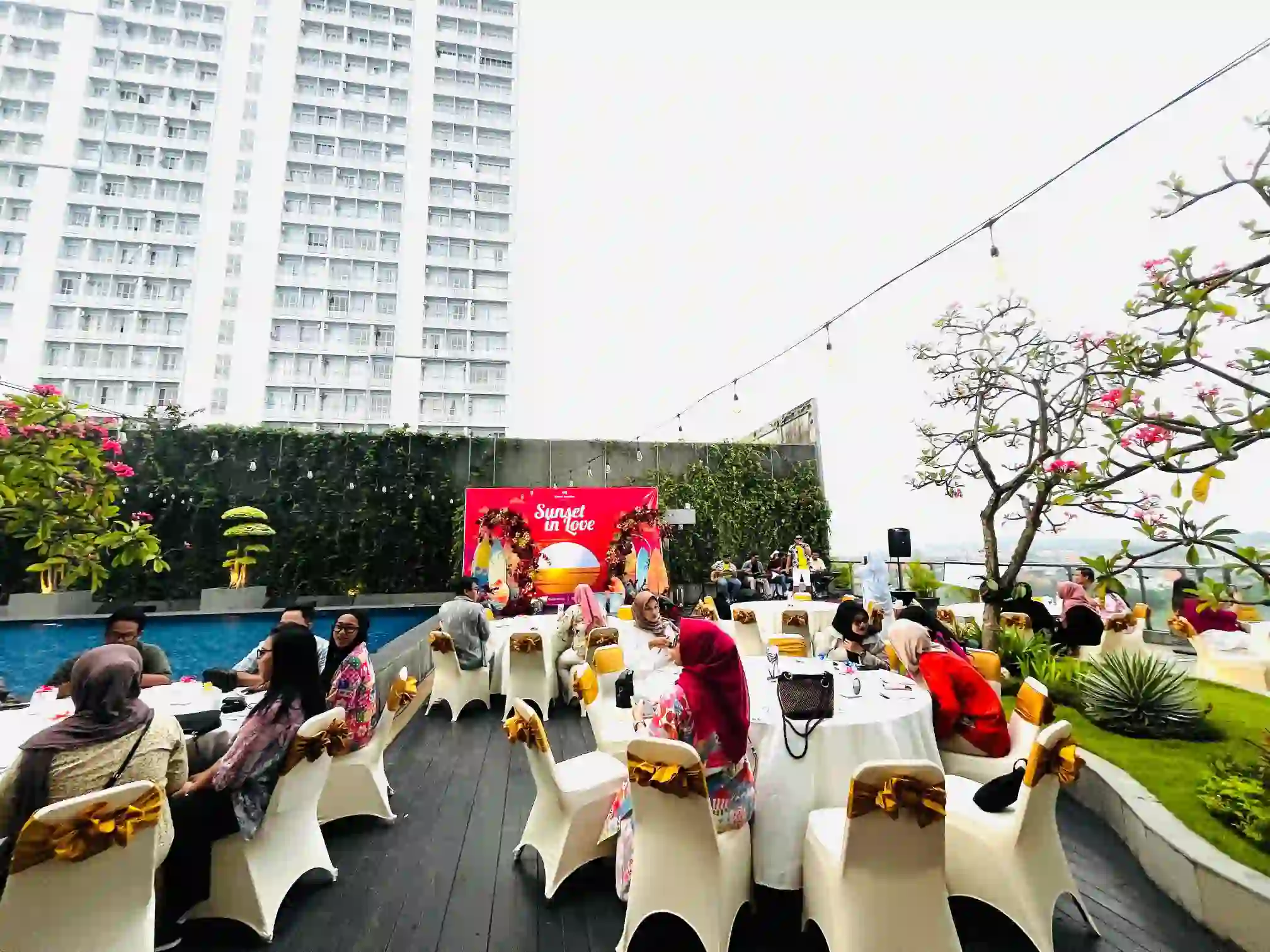 Pererat Sinergi dengan Vendor Pernikahan, Hotel Santika Gresik Gelar Acara PartnerWedding Gathering 2025 Bertema “Sunset in Love”