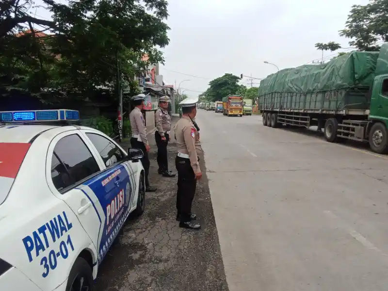 Satlantas Polres Gresik Masif Patroli, Fokus Cegah Kecelakaan di Jalur Duduk Sampeyan