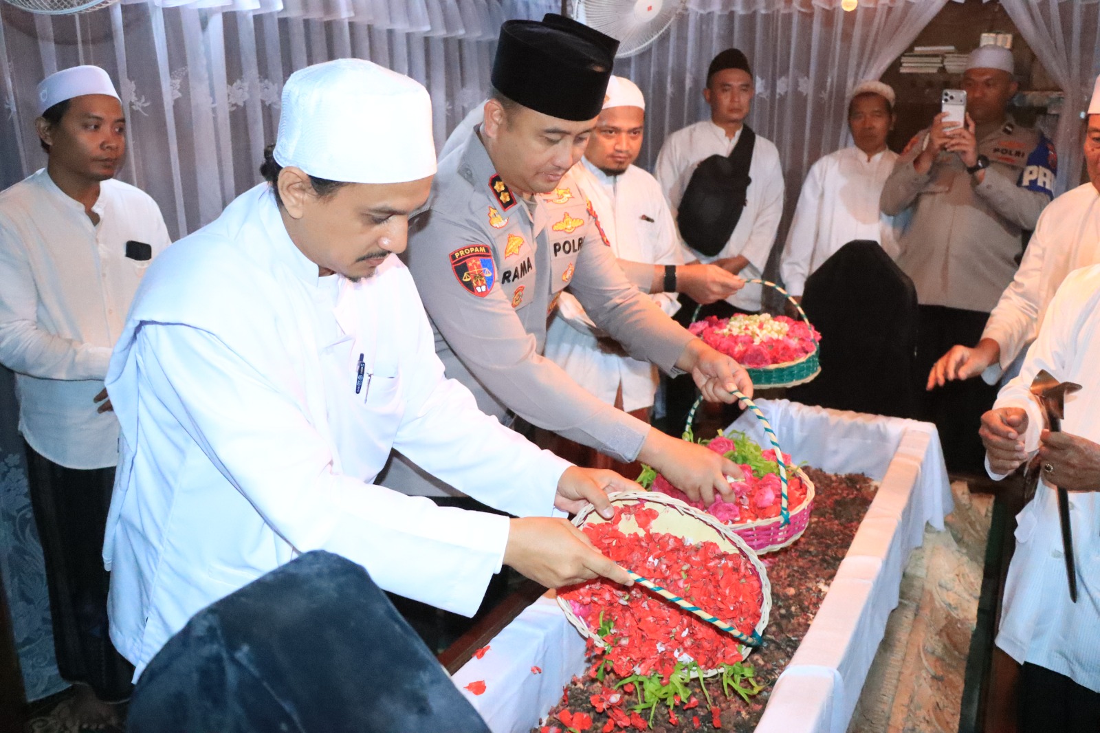 Kapolres Gresik Pimpin Ziarah Wali dan Ulama, Pererat Sinergi dengan Tokoh Agama