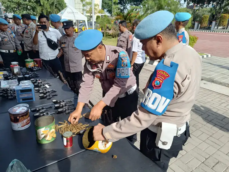 Jelang Lebaran 2026, Polres Gresik Sidak Senjata Api Personel Pastikan Kesiapan Pengamanan Mudik