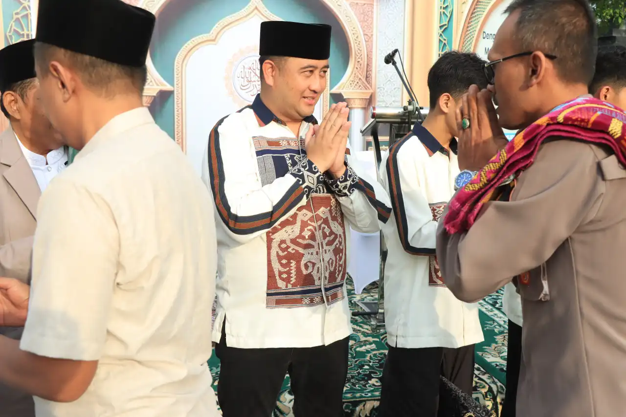 Polres Gresik Gelar Sholat Idulfitri 1447 H Bersama Warga, Pererat Silaturahmi di Hari Kemenangan