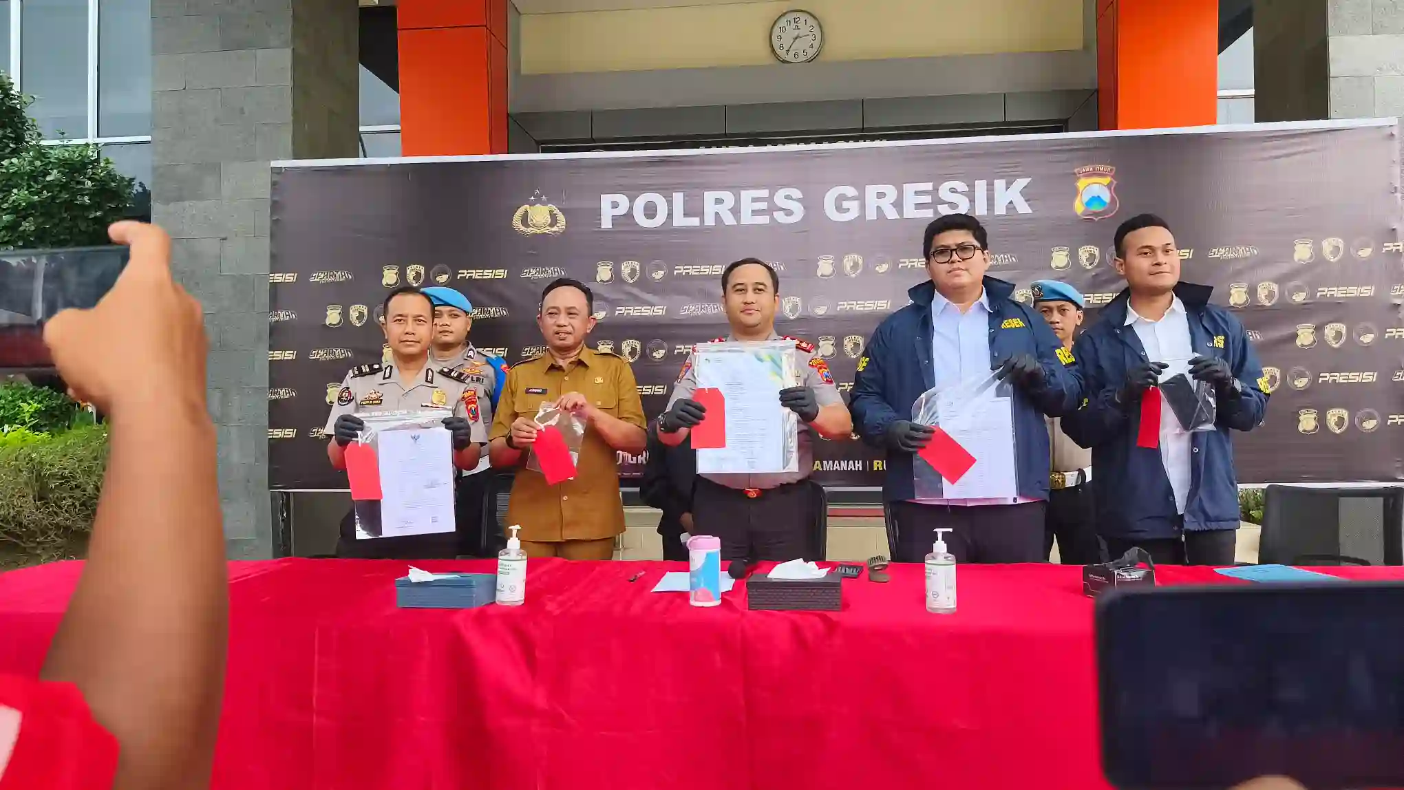 Polres Gresik Bongkar Penipuan Rekrutmen ASN, Tersangka Raup Rp1,5 Miliar dari Jual Beli SK Palsu