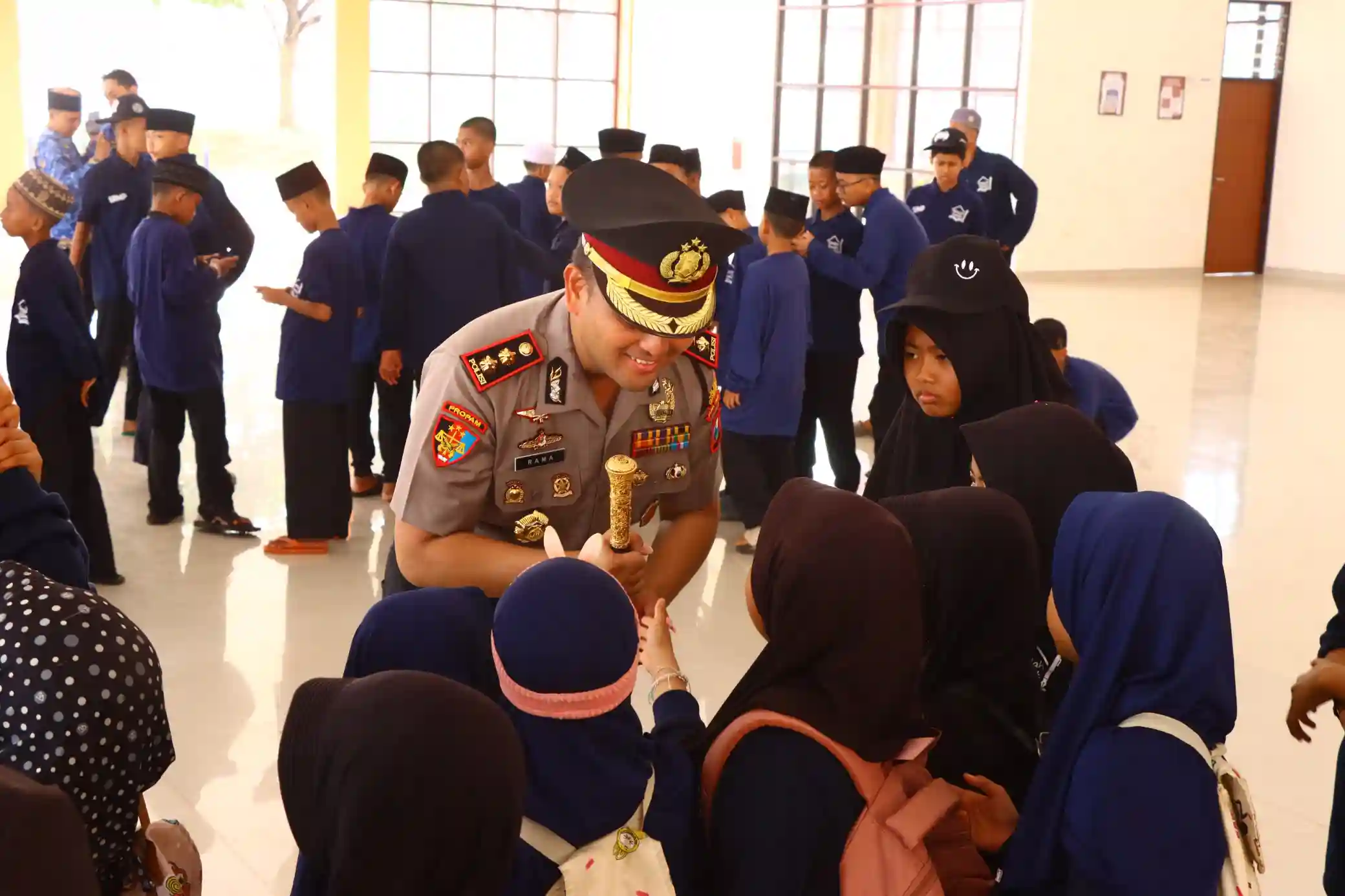 Sumpah Pemuda 2026, Kapolres Gresik Tanamkan Semangat Patriotisme kepada Pelajar Sekolah Rakyat